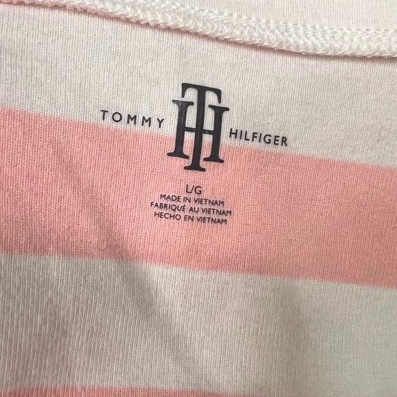 Size Large Tshirt, Tommy Hilfiger - Picture 5 of 5